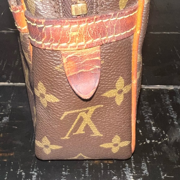 Louis Vuitton Mono Compiegne 23 Bag - Picture 12 of 16